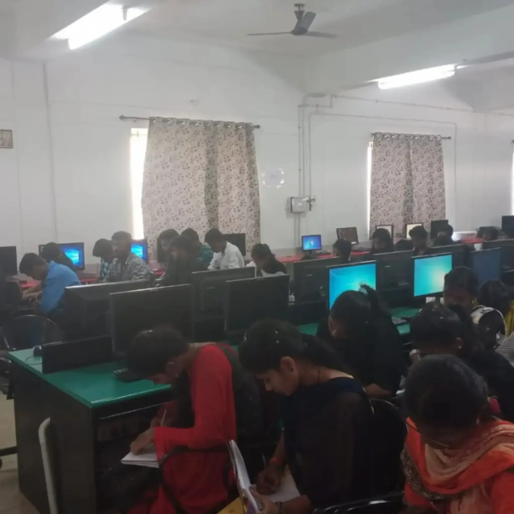 digital-marketing-practical-training-computer-lab-coimbatore.webp